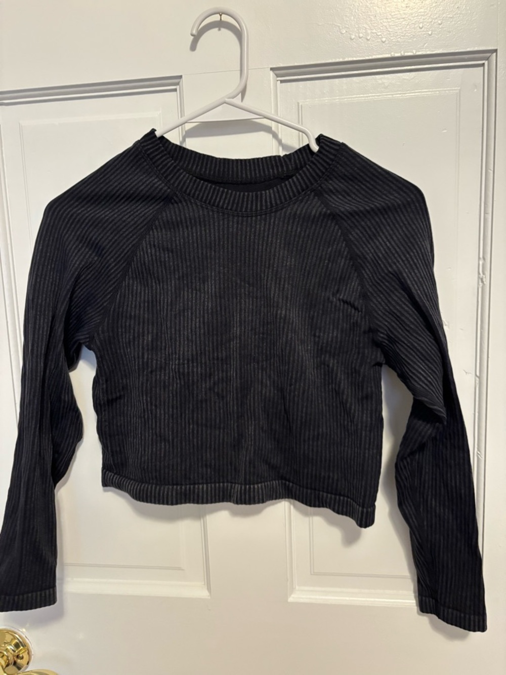 Black Ribbed Long-Sleeve Women's Workout Top